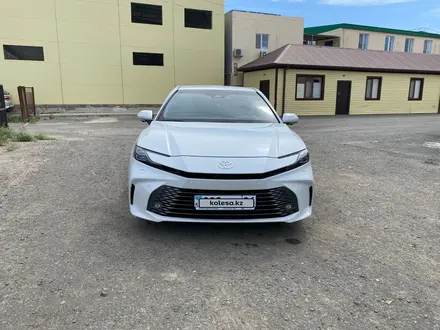 Toyota Camry 2025 года за 22 500 000 тг. в Атырау – фото 2