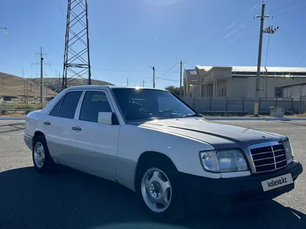 Mercedes-Benz E 220 1994 года за 1 800 000 тг. в Жанатас – фото 3