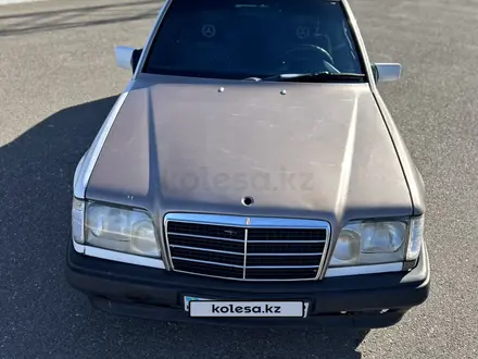 Mercedes-Benz E 220 1994 года за 1 800 000 тг. в Жанатас – фото 2