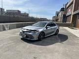 Toyota Camry 2019 года за 10 200 000 тг. в Шымкент – фото 2