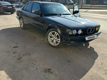 BMW 520 1992 года за 1 800 000 тг. в Алматы – фото 2