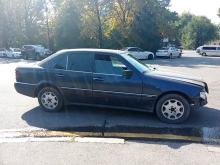 Mercedes-Benz C 180 1994 года за 950 000 тг. в Алматы