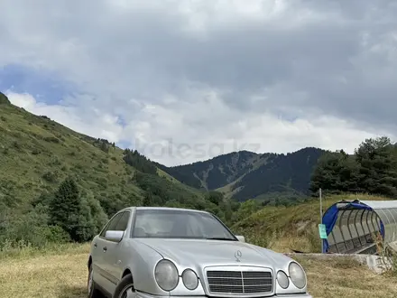 Mercedes-Benz E 230 1996 года за 2 300 000 тг. в Алматы – фото 2
