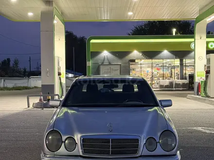 Mercedes-Benz E 230 1996 года за 2 300 000 тг. в Алматы – фото 4