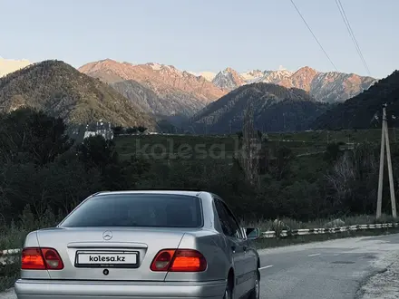 Mercedes-Benz E 230 1996 года за 2 300 000 тг. в Алматы – фото 3
