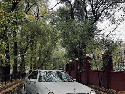 Mercedes-Benz E 230 1996 года за 2 300 000 тг. в Алматы