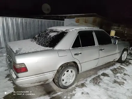 Mercedes-Benz E 220 1993 года за 2 100 000 тг. в Алматы