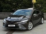 Toyota Camry 2019 года за 14 790 000 тг. в Алматы – фото 2