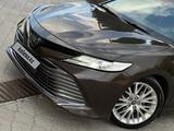 Toyota Camry 2019 года за 14 790 000 тг. в Алматы – фото 5