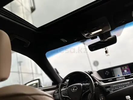 Lexus ES 250 2019 года за 22 600 000 тг. в Алматы – фото 12