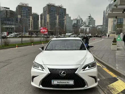 Lexus ES 250 2019 года за 22 600 000 тг. в Алматы – фото 5