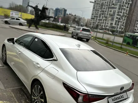 Lexus ES 250 2019 года за 22 600 000 тг. в Алматы – фото 6