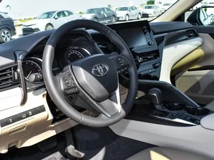 Toyota Camry 2023 года за 15 600 000 тг. в Семей – фото 7