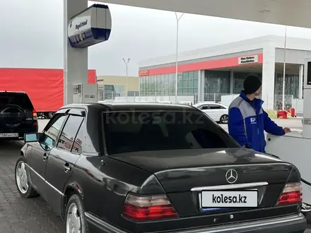 Mercedes-Benz E 320 1995 года за 2 150 000 тг. в Алматы – фото 2