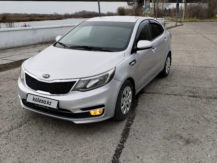 Kia Rio 2015 года за 5 300 000 тг. в Семей