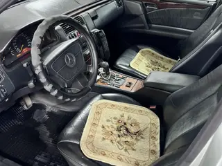Mercedes-Benz E 280