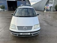 Volkswagen Sharan 2002 года за 1 850 000 тг. в Астана