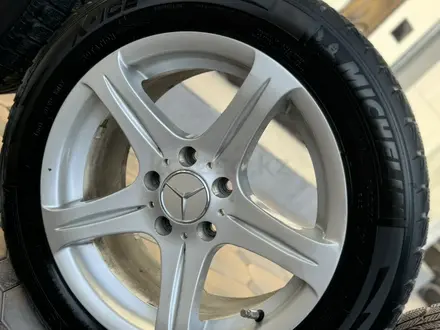 Диск с покрышкой от Мерседеса за 250 000 тг. в Тараз – фото 2