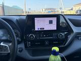 Toyota Highlander 2023 года за 21 000 000 тг. в Атырау – фото 4