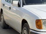 Mercedes-Benz E 200 1993 года за 549 999 тг. в Кокшетау – фото 4