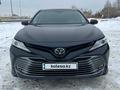 Toyota Camry 2019 года за 14 500 000 тг. в Актобе – фото 14