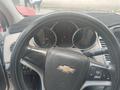 Chevrolet Cruze 2012 года за 3 400 000 тг. в Уральск – фото 2