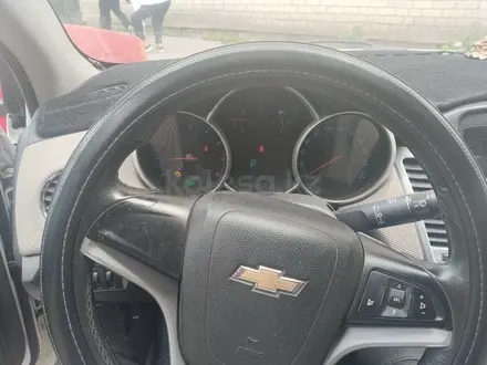 Chevrolet Cruze 2012 года за 3 400 000 тг. в Уральск – фото 2