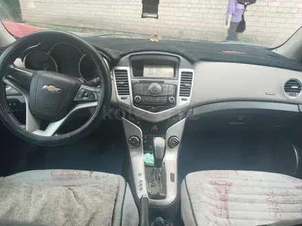Chevrolet Cruze 2012 года за 3 400 000 тг. в Уральск – фото 3