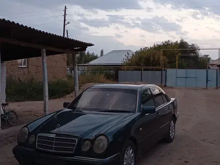 Mercedes-Benz E 230 1997 года за 2 100 000 тг. в Шу – фото 7