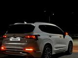 Hyundai Santa Fe 2022 годаfor17 500 000 тг. в Шымкент