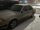 Mercedes-Benz E 220 1993 года за 1 800 000 тг. в Астана