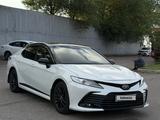 Toyota Camry 2021 года за 17 500 000 тг. в Алматы – фото 3