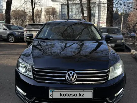 Volkswagen Passat 2014 года за 4 500 000 тг. в Алматы – фото 2