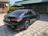 Toyota Camry 2018 года за 12 500 000 тг. в Алматы – фото 4