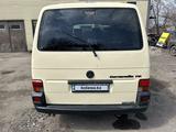 Volkswagen Caravelle 1999 года за 3 500 000 тг. в Караганда – фото 5