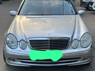 Mercedes-Benz E 240