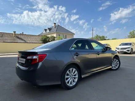 Toyota Camry 2014 года за 5 200 000 тг. в Атырау – фото 10