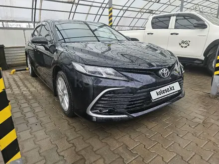 Toyota Camry 2022 года за 14 800 000 тг. в Астана