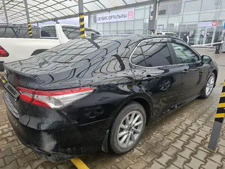 Toyota Camry 2022 года за 14 800 000 тг. в Астана – фото 3