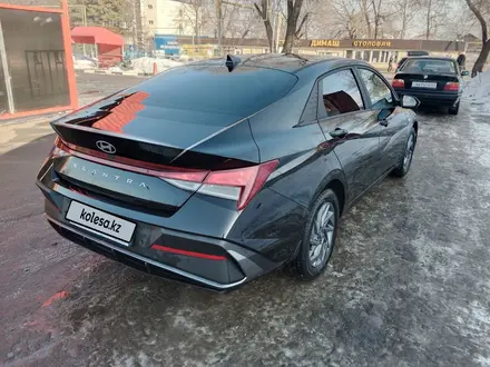 Hyundai Elantra 2023 года за 9 800 000 тг. в Алматы – фото 12