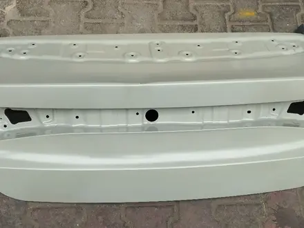 Крышка багажника на Kia k5 2020-2023. за 300 000 тг. в Алматы