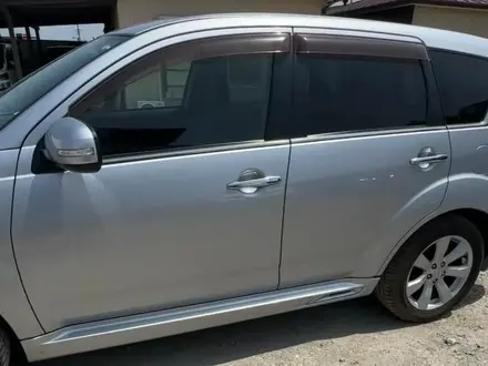 Двери на Mitsubishi Outlander XL 06-12 год, оригинал из Японии за 10 000 тг. в Караганда
