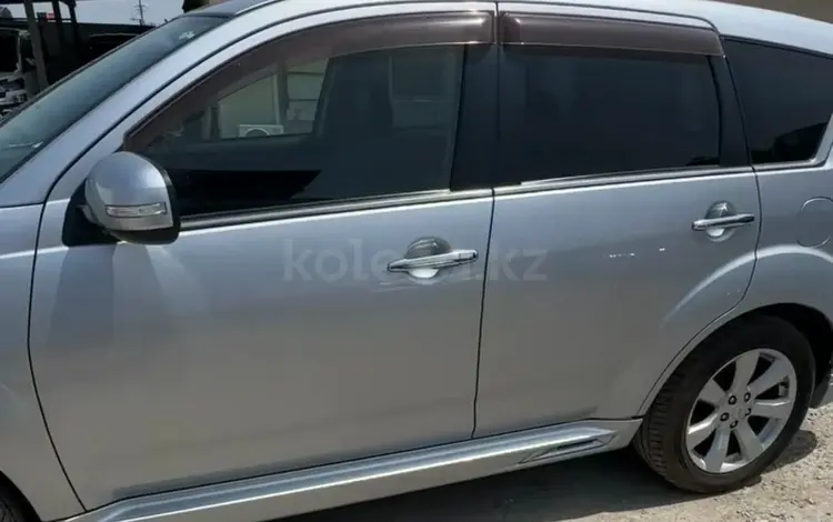 Двери на Mitsubishi Outlander XL 06-12 год, оригинал из Японииүшін10 000 тг. в Караганда
