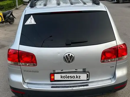 Volkswagen Touareg 2006 года за 4 500 000 тг. в Алматы – фото 3