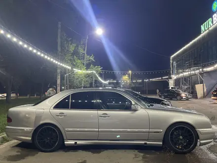 Mercedes-Benz E 320 2001 года за 5 200 000 тг. в Алматы – фото 5