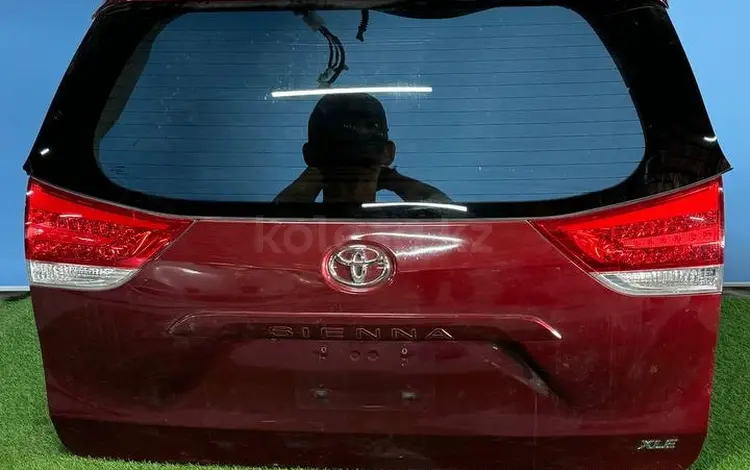 Крышка багажника на Toyota Sienna XL30 за 500 000 тг. в Костанай