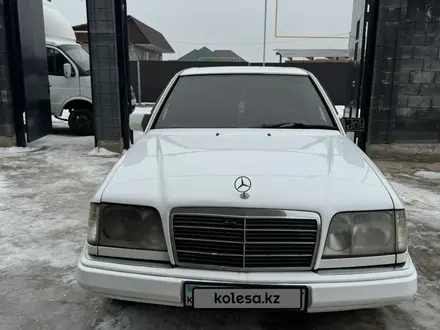 Mercedes-Benz E 220 1991 года за 1 750 000 тг. в Алматы – фото 3