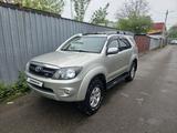 Toyota Fortuner 2005 года за 11 300 000 тг. в Алматы