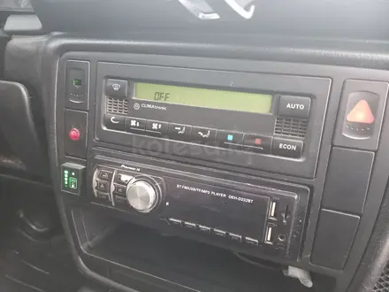 Volkswagen Passat 1997 года за 1 500 000 тг. в Тараз – фото 10