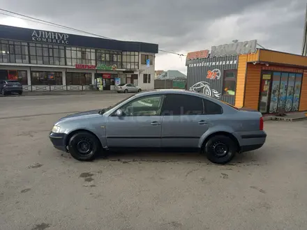 Volkswagen Passat 1997 года за 1 500 000 тг. в Тараз – фото 4